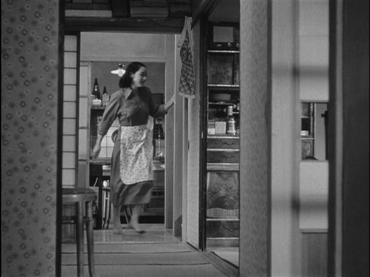 Screengrab from Early Summer showing Noriko about to leave a room