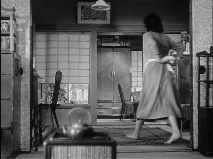 Screengrab from Early Summer showing Noriko entering the room