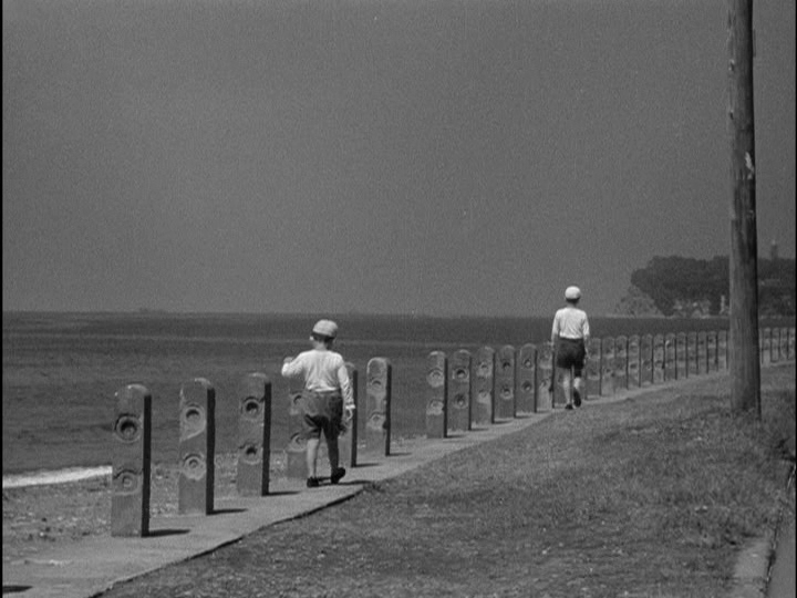 Screengrab from Early Summer showing Minoru and Isamu Mamiya walking along the waterfront