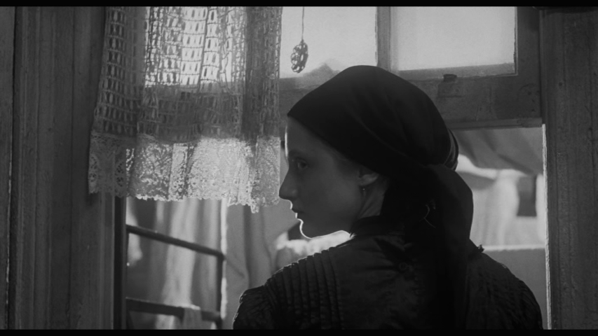 Screengrab from Hester Street showing Gitl "negotiating" with a lawyer