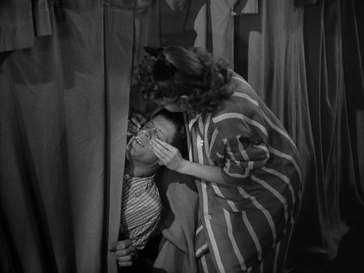 Gerry attempts to help J.D. Hackensacker III after accidentally crushing his glasses