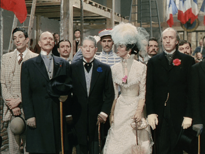 Lola stares daggers into Danglard