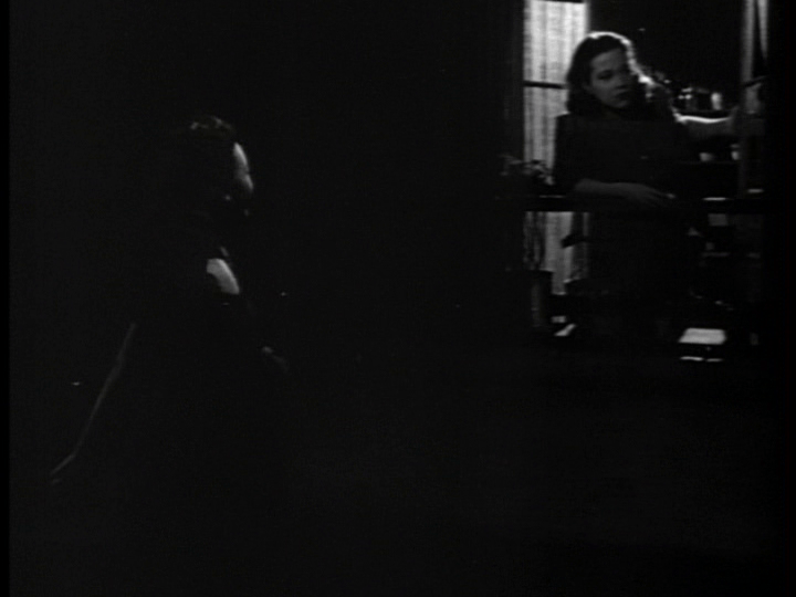 Clo-Clo greets Teresa Delgado