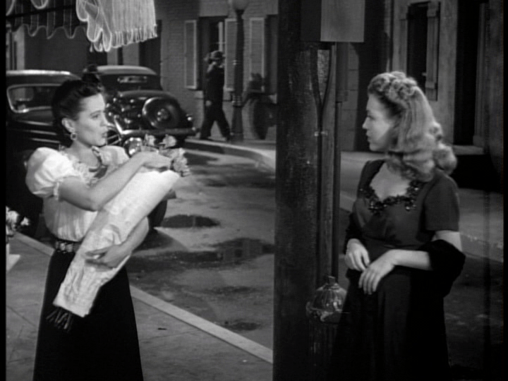 Rosita gives Clo-Clo a flower