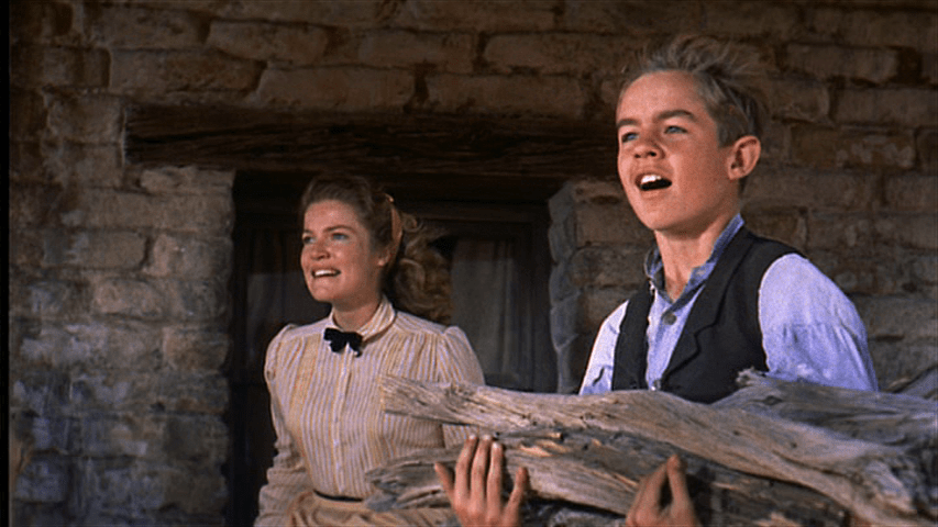 Medium shot of Lucy and Ben.