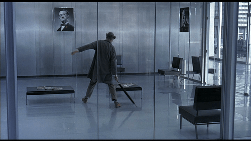 Long shot of Hulot sliding on the floor