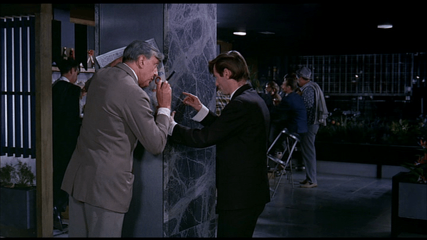 ...who gets confused between the map and the lines on the marble pillar Hulot is propping it against