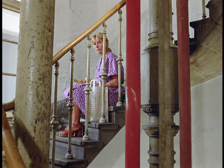 Yolanda eats lunch alone in a composition which echoes the previous one