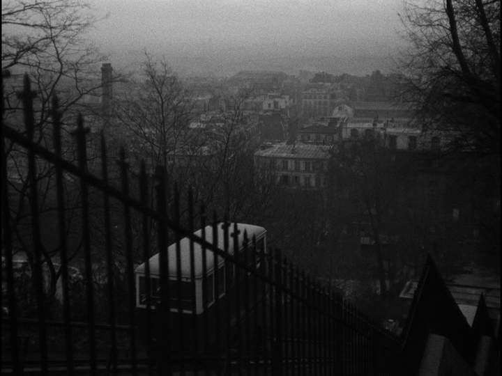 Long shot of the Montmartre funicular