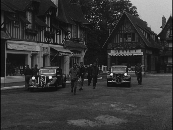 Bob imagines his crew arriving at the casino