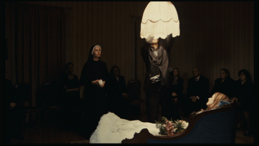 Continuation of the previous shot: the light is now noticeably brighter