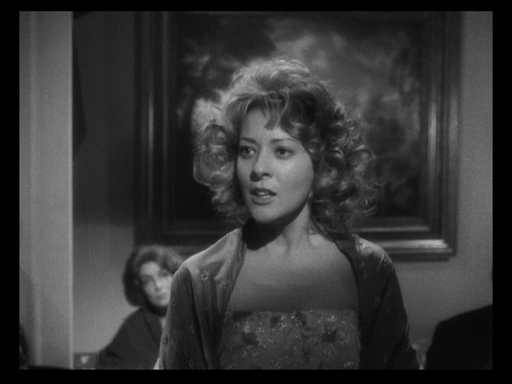 Close-up of Leticia explaining her discovery to everyone