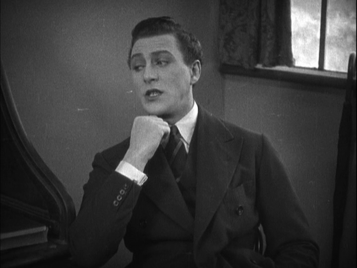 Medium shot of Sander making a statement